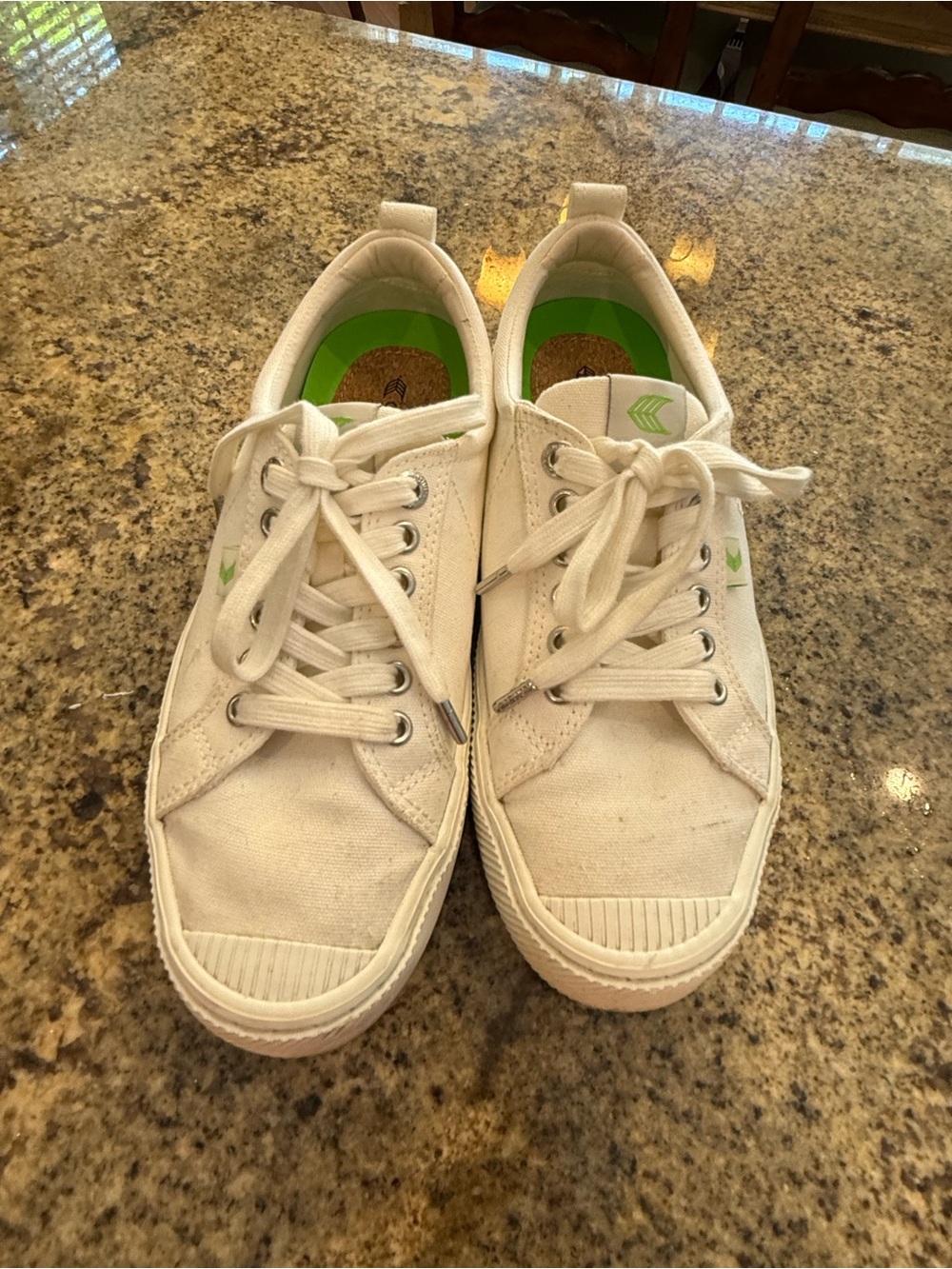 Cariuma White Canvas Low Too Sneaker Size 10